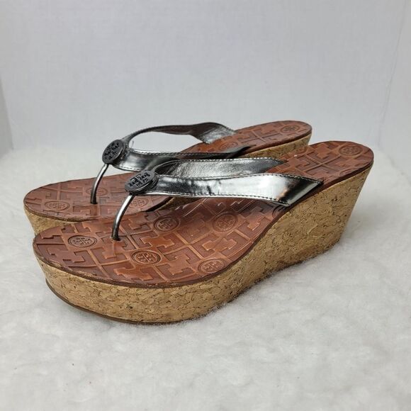 Tory Burch Thora Silver Patent Leather Cork Wedge Sandal Shoes Size 7.5 - Picture 3 of 10